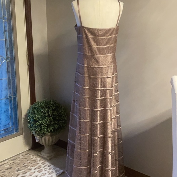 JS COLLECTION FORMAL / wedding LACE / SATIN OVERLAY LONG TANK DRESS  sz 10 TAUPE - Picture 4 of 16